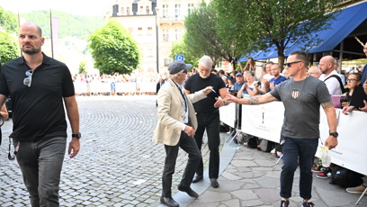 FOTO: Michael Douglas dorazil do Karlových Varů.