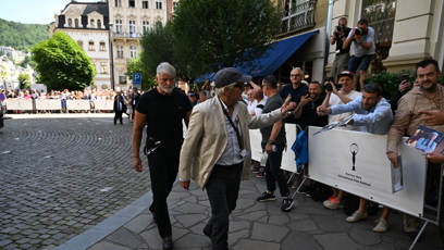 FOTO: Michael Douglas dorazil do Karlových Varů.