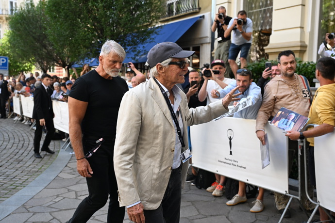 FOTO: Michael Douglas se smál. – stránka 60
