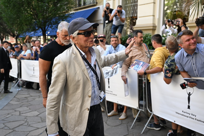 FOTO: Michael Douglas měl dobrou náladu. – stránka 58