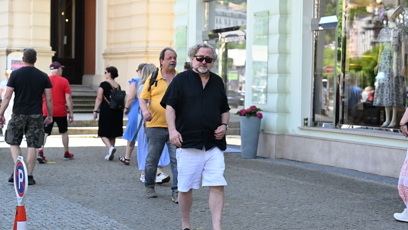 FOTO: Režisér Jan Hřebejk na kolonádě.