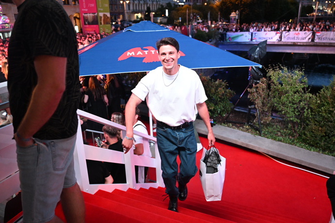 FOTO: Sebastian si Vary užíval jak se sluší a patří. – stránka 40