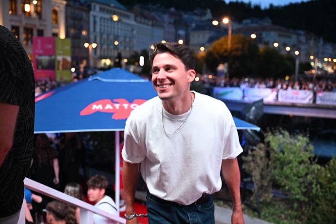 FOTO: Sebastian vysmátý od ucha k uchu. – stránka 39
