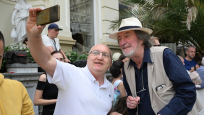 FOTO: Bolek Polívka neodmítl ani selfie.