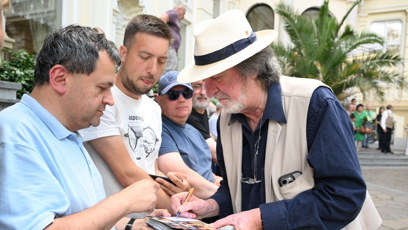 FOTO: Bolek Polívka neodmítl fanoušky.