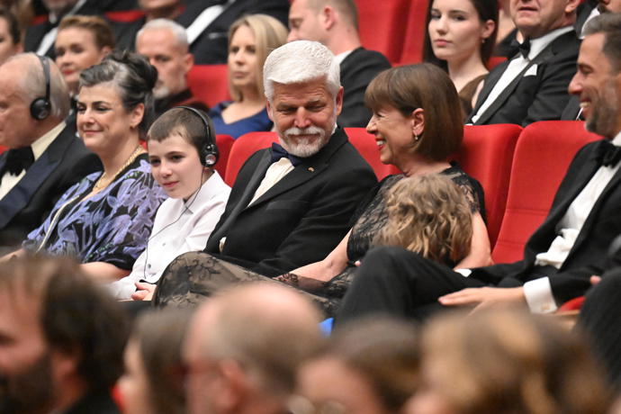 FOTO: Pavel i Bartošková se smáli od ucha k uchu. – stránka 26