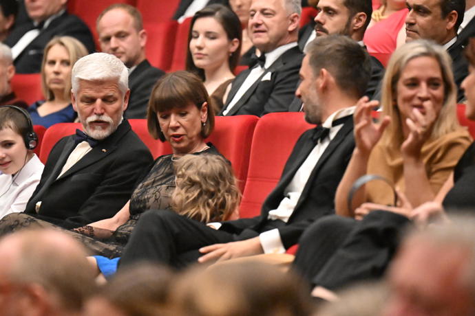 FOTO: Andrea Bartošková seděla s Petrem Pavlem. – stránka 71