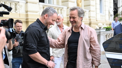 FOTO: Herec Peter Sarsgaard je ve Varech.