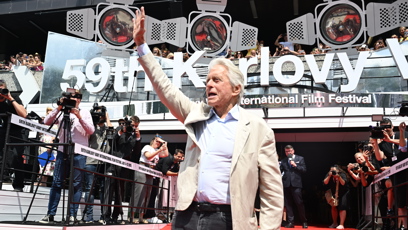 FOTO: Michael Douglas se zdravil s fanoušky.