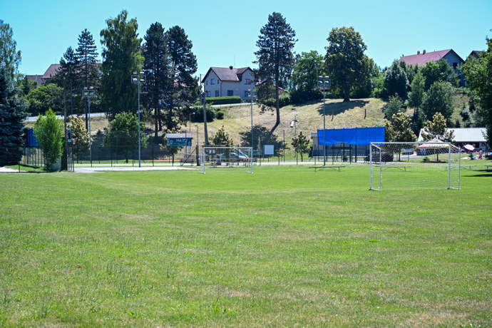 FOTO: Hřiště ve Svijanském Újezdě, na kterých se konaly slavnosti. – stránka 27