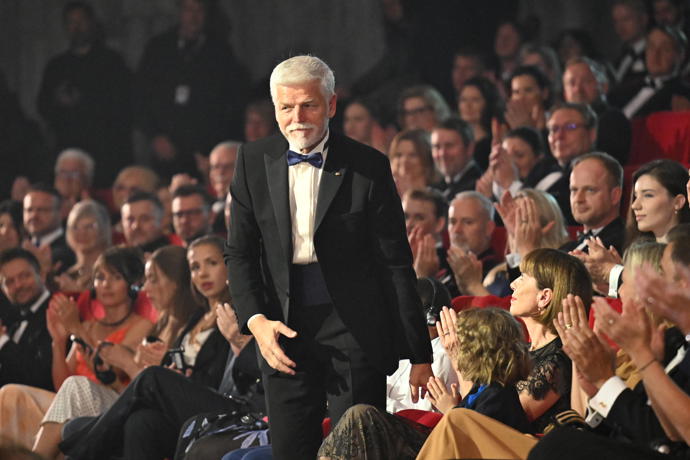 FOTO: Petr Pavel na cestě na pódium. – stránka 62