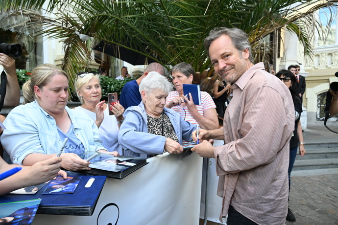 FOTO: Peter Sarsgaard se podepsal fanouškům. – stránka 1782
