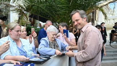 FOTO: Peter Sarsgaard se stále usmíval.