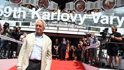 FOTO: Legendární herec Michael Douglas ve Varech.