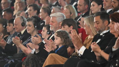 FOTO: Bartošková, Pavel i celý sál tleskají.