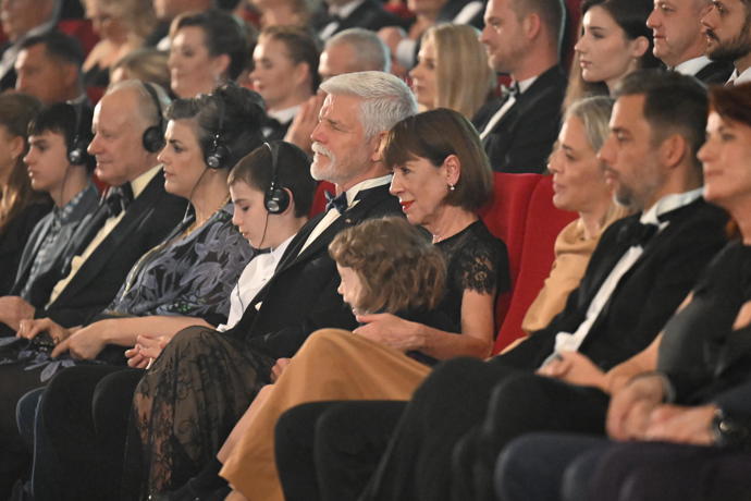 FOTO: Bartošková má kolem sebe perfektní společnost. – stránka 53