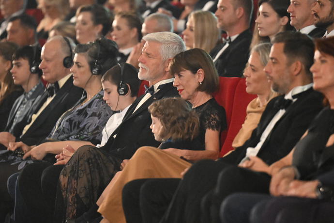 FOTO: Andrea Bartošková s vnučkou. – stránka 52