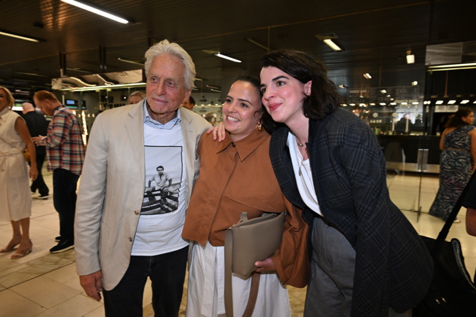 FOTO: Michael Douglas s trikem Miloše Formana. – stránka 38