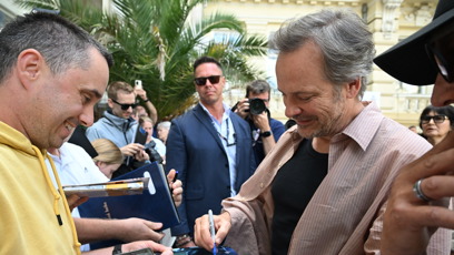 FOTO: Peter Sarsgaard se podepsal fanouškům.