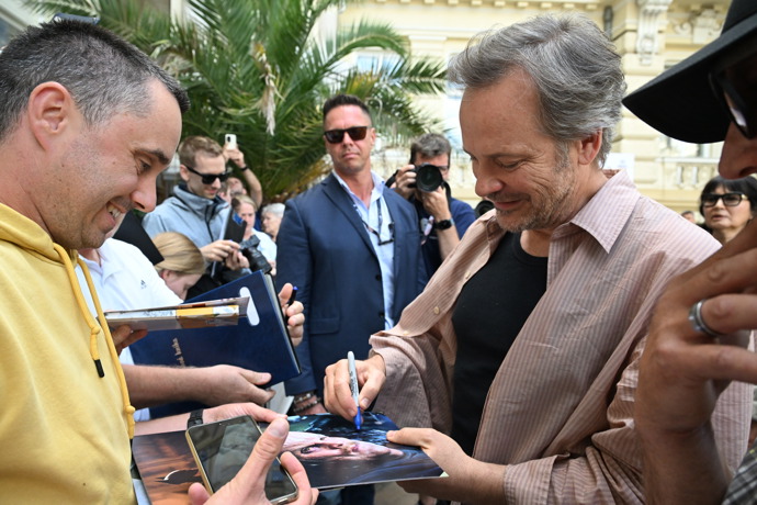 FOTO: Peter Sarsgaard se podepsal fanouškům. – stránka 1779