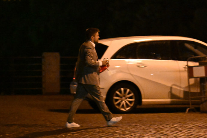 FOTO: Jiří Mádl šel vyzvednout pizzy. – stránka 122