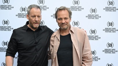 FOTO: Peter Sarsgaard je ve Varech.