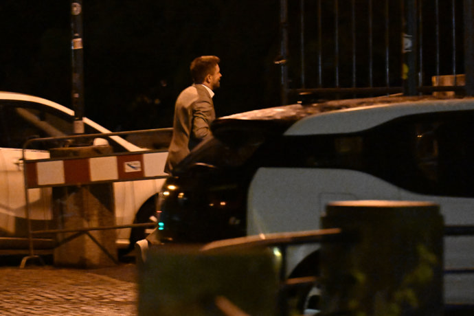 FOTO: Jiří Mádl šel vyzvednout pizzy. – stránka 119