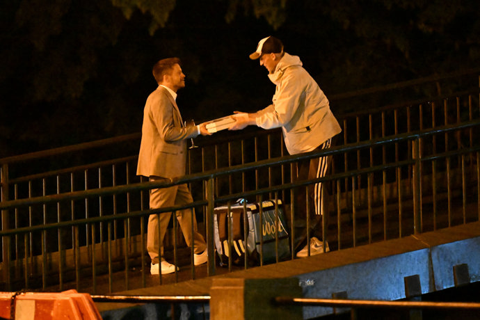 FOTO: Jiří Mádl šel vyzvednout pizzy. – stránka 116