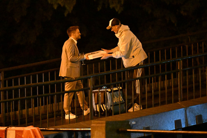 FOTO: jiří Mádl objednal dvě pizzy. – stránka 21