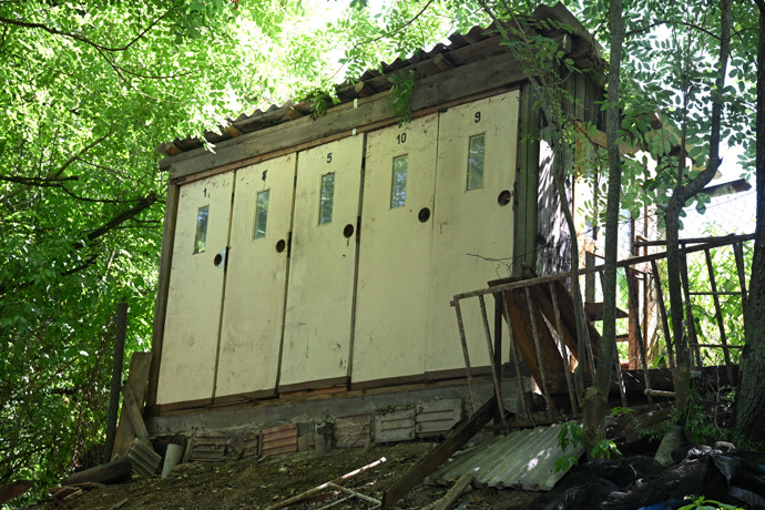 FOTO: Na místě jsou bývalé kabinky, – stránka 6