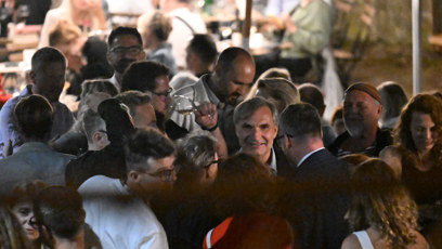 FOTO: Mucha donesl oslavenci balónky.