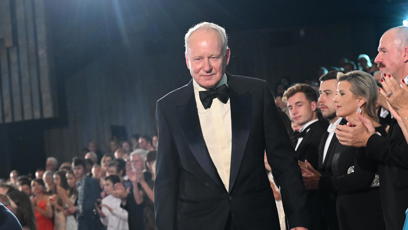 FOTO: Stellan Skarsgård ve Varech převzal křišťálový glóbus. Hvězdě Pirátů z Karibiku tleskal zaplněný sál
