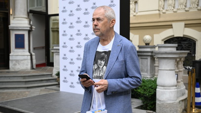 FOTO: Marek Eben se ve Varech ukázal v tričku s Jiřím Bartoškou.