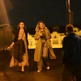 Eva Podzimková přišla s kamarádkou.