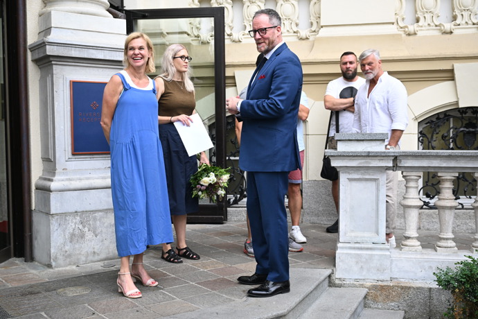 FOTO: Příprava na příjezd Vicky Krieps. – stránka 79
