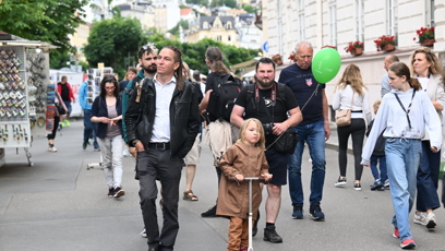 FOTO: Společně vyrazili na procházku městem.