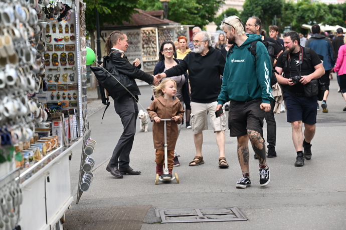 FOTO: Syn Ivana Bartoše jel na koloběžce. – stránka 12