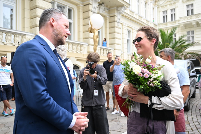 Foto k tématu Vicky Krieps – stránka 72