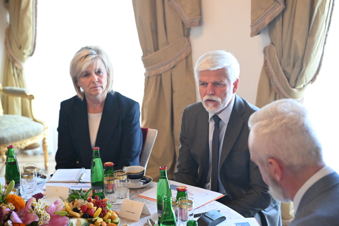 FOTO: Eva Pavlová a Petr Pavel se zúčastnili jednání o problematice rakoviny slinivky. – stránka 32
