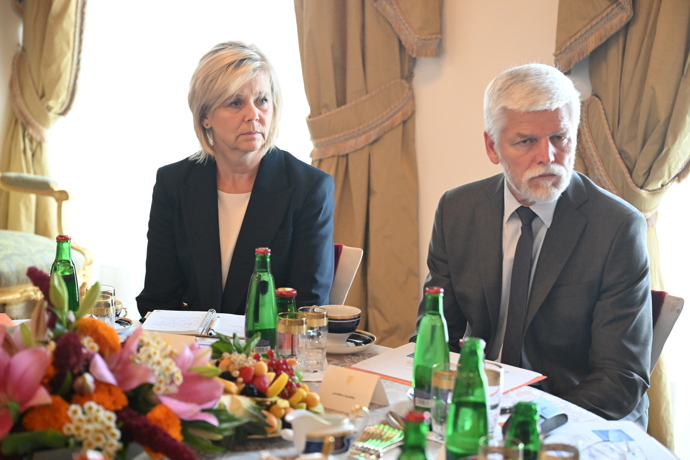 FOTO: Eva Pavlová a Petr Pavel se zúčastnili jednání o problematice rakoviny slinivky. – stránka 26