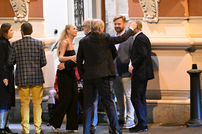FOTO: Petr Lněnička se svými kolegy. – stránka 209