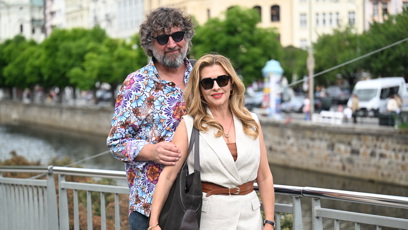 FOTO: Dana Morávková si s manželem užívá odpoledne ve Varech.