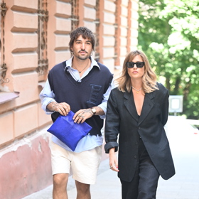 Jordan Haj letos ve Varech nazul i černé lakovky, které bychom čekali spíš na noze jeho manželky.