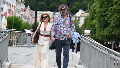 FOTO: Dana Morávková neztrácí šarm ani na kolonádě.