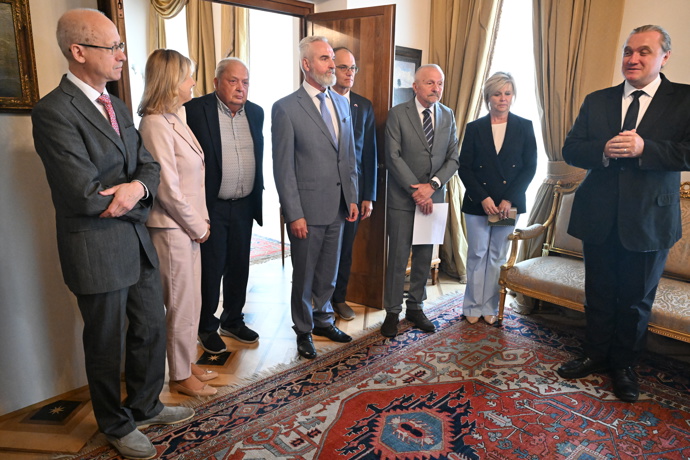 FOTO: Eva Pavlová a Petr Pavel se zúčastnili jednání o problematice rakoviny slinivky. – stránka 16