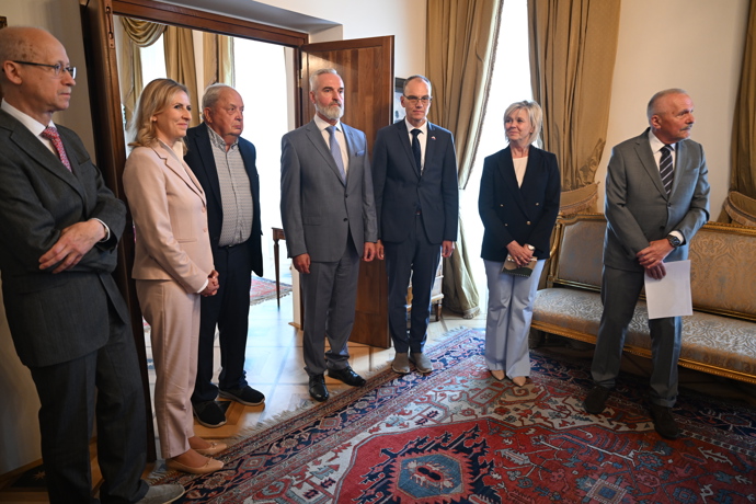 FOTO: Eva Pavlová a Petr Pavel se zúčastnili jednání o problematice rakoviny slinivky. – stránka 8
