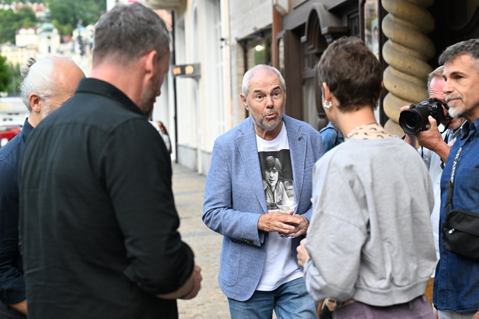 Foto k tématu Vicky Krieps – stránka 19