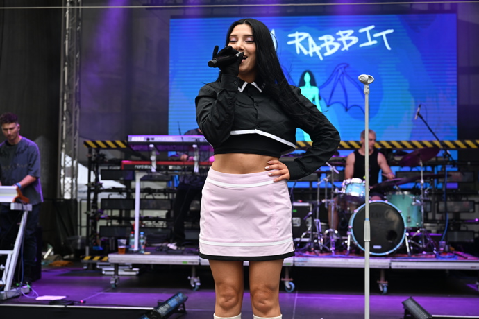 FOTO: Pam Rabbit na koncertu ve Varech. – stránka 13