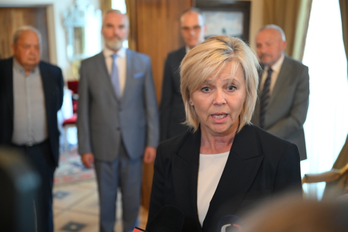 FOTO: Eva Pavlová a Petr Pavel se zúčastnili jednání o problematice rakoviny slinivky. – stránka 3