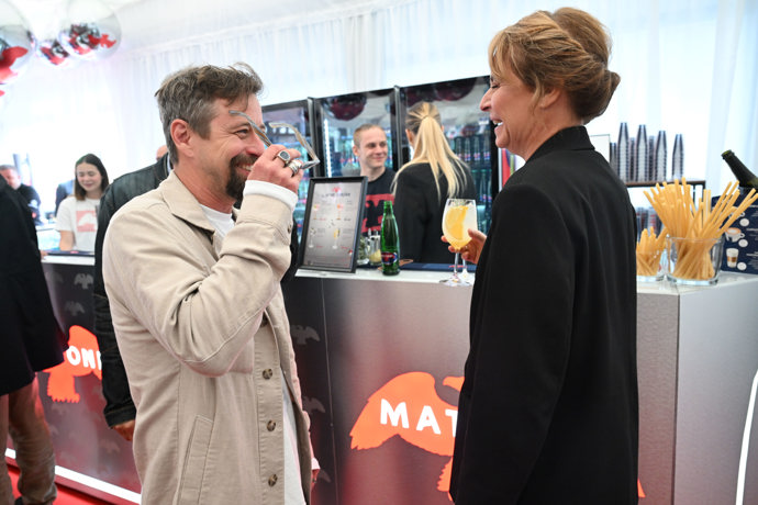 FOTO: Lenka Vlasáková se svým manželem Janem Dolanským. – stránka 5